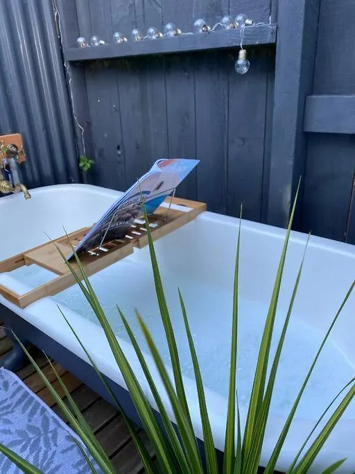 Holiday home Waikanae Beach Escape - With Outdoor Bath!